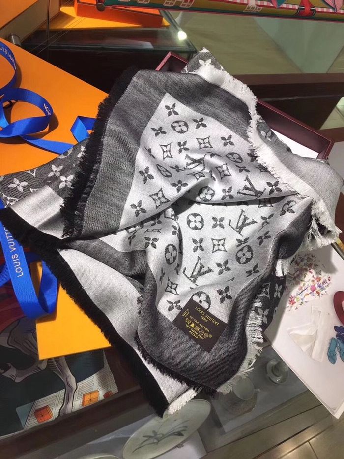 Louis Vuitton Scarf LVS00180